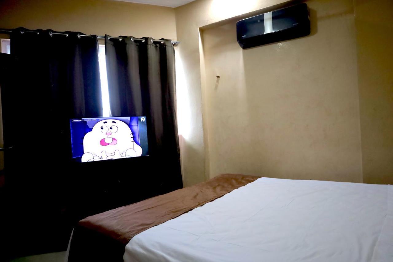Suites La Roca By R&T แคนคูน ภายนอก รูปภาพ